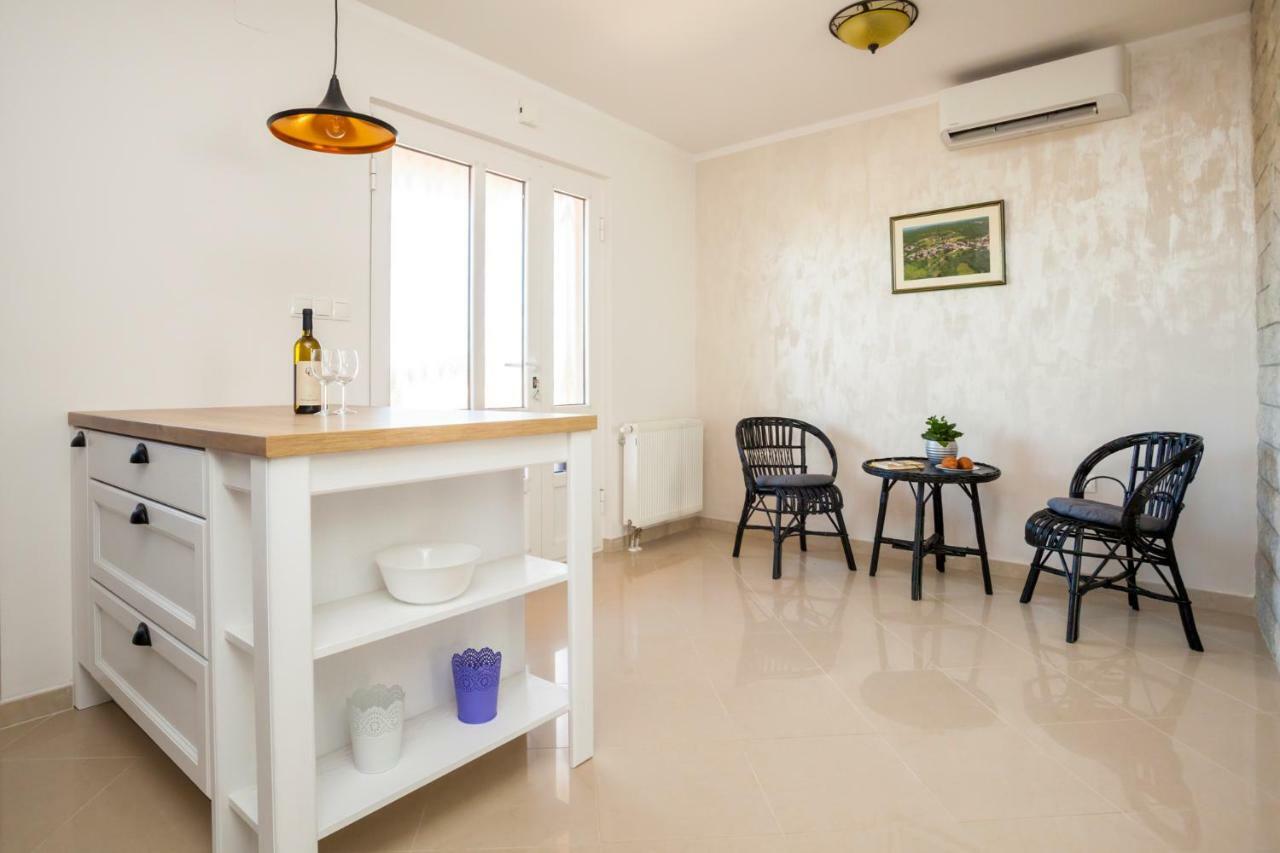 Holiday Apartment Ivica Milohnici Esterno foto