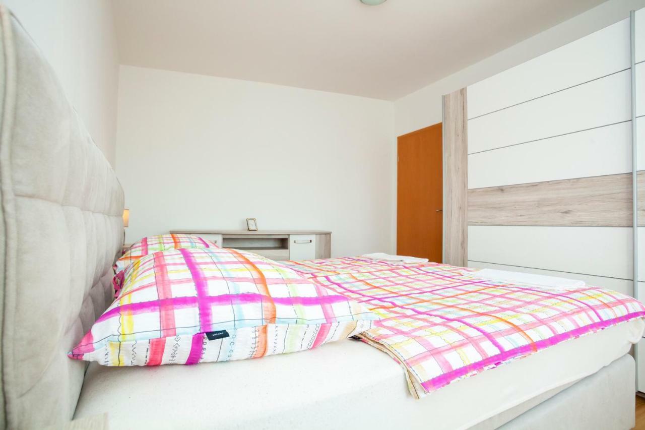 Holiday Apartment Ivica Milohnici Esterno foto